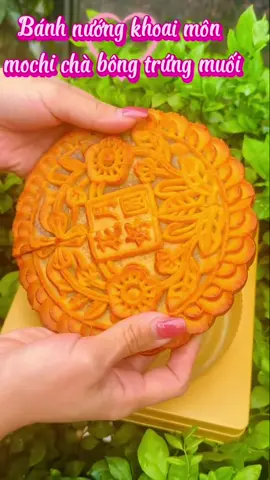 Bánh trung thu mochi khoai môn trứng muối 500g và 300g nhà em về rồi ạ #banhtrungthu #mochikhoaimon 