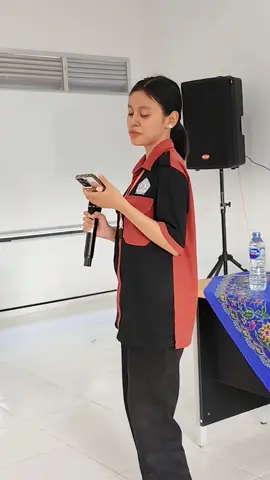 Belajar lagu bintang pentas 😂 @PEBRIANI  #bintangpentas💃💃💃  #videofyp  #fyp  #bintangpentas💃💃💃  #smkn1mpwhulu 