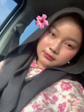 after mentoring 2 sudah sangat buluk yahh😮‍💨 *mavkan sering bgt pake baju pink bunga bunga ini