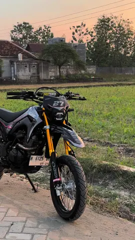 best seller nya KCM RACING bosku😋🤙🏻 #kcmracing147 #fypシ゚viral #crf150supermoto #trailcustom #crfjawa #crfindonesia #crfganteng #fyp #crfbasikmegapromono #trending #fyppppppppppppppppppppppp #viral #supermotoganteng #mpmono #crf150l #foryoupage #masukberandamuu 