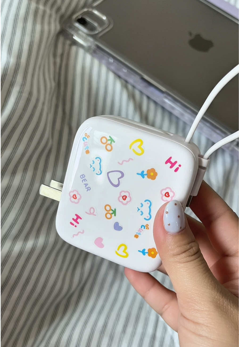Power bank มีสายชาร์จ และขาชาร์จ มาในตัว ขนาดเล็กกะทัดรัด พกพาสะดวกมาก 👏 #fypシ゚ #uneed #powerbank #powerbankuneed 