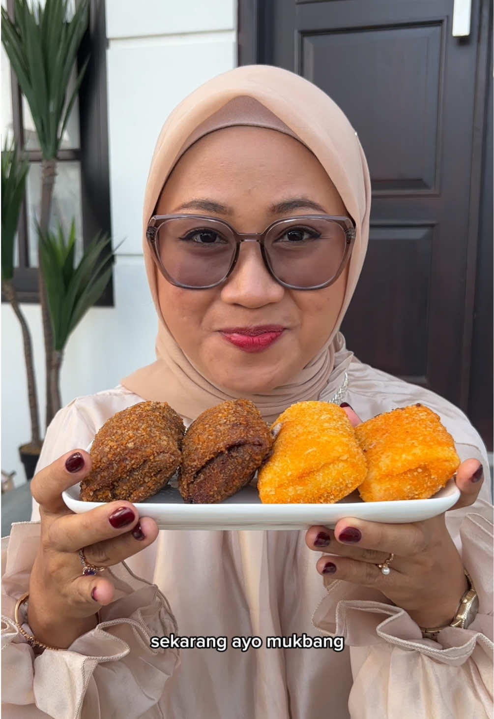 Pengumuman pengumuman‼️ Besok 8.8 Risolegend siap Launching Risol Varian Manis🎉 Mana nih yang dari kemarin udah ngga sabar buat order? 😍 Cusss PO Risol WA ke 0811-3800-7341 #risolegend #risolegendbymbakdy 