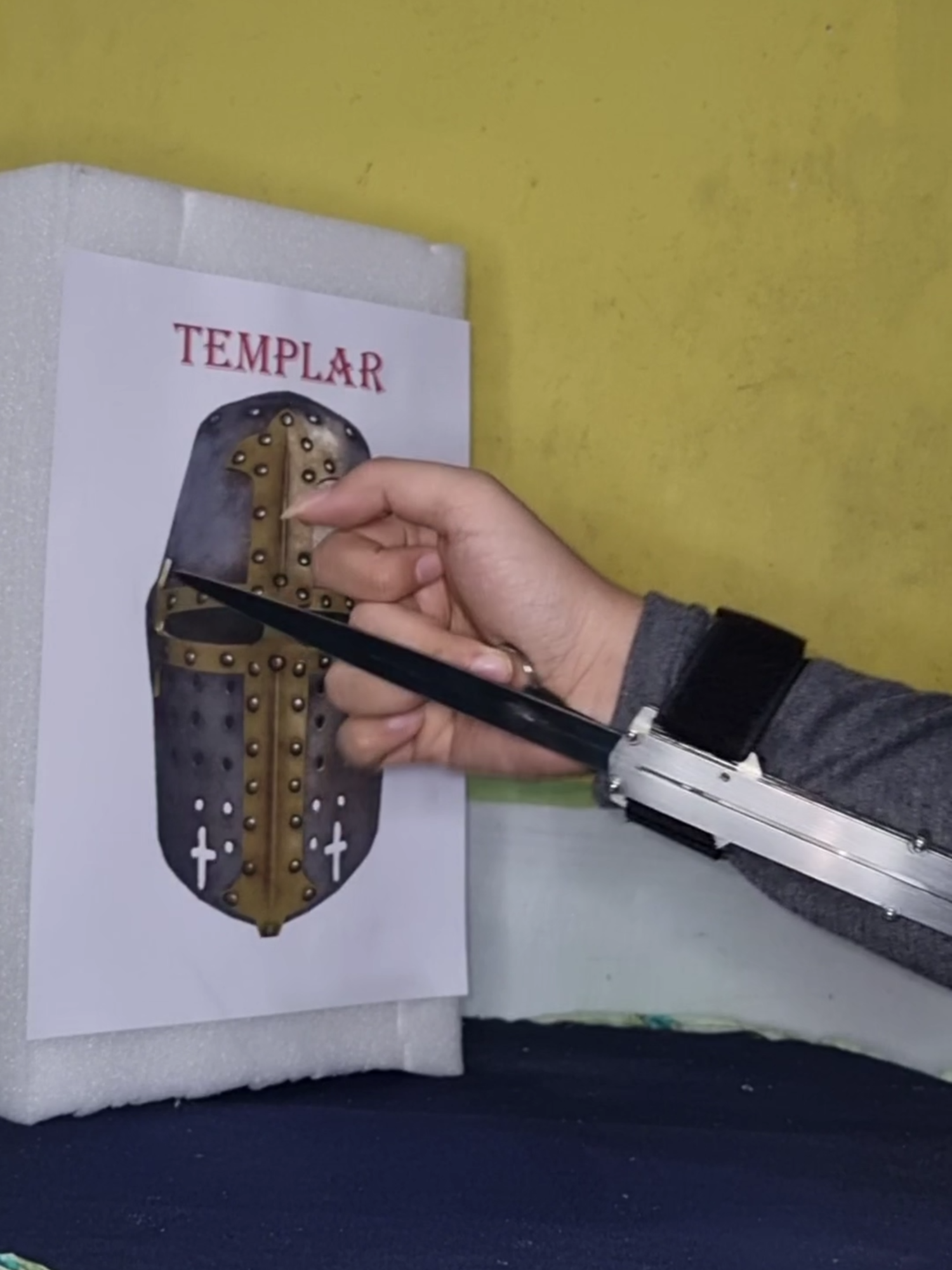 Demo Hidden blade