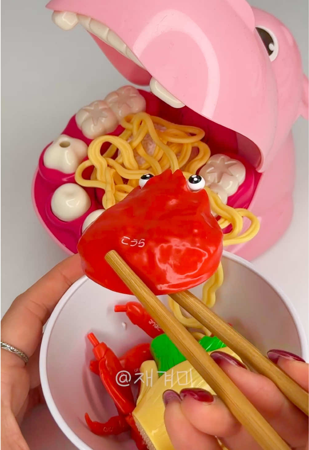 집게발 하나 잃어버림😭 어디갔니..집게발…🦀 #toys #satisfying #asmr #toyasmr #장난감 #역할놀이 #puzzle #playing #tingles 