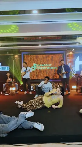 #gulupedot #silvykumalasari #dikesabrina #nikenmelani #hasantyos#dangduteverywhere #fyp 
