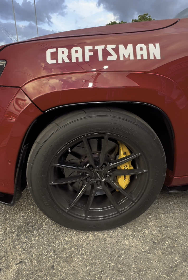 Jeep Trackhawk bajando a 178 Millas por hora a 1500 pies de distancia.