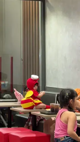 Cái gì zạaaaaaaaa #jollibee #jollibeephamvanchieu #xuhuongtiktok 