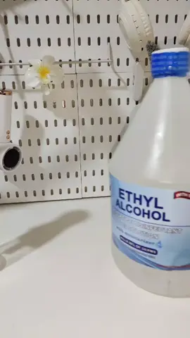 Ethyl alcohol Antiseptic disinfectant with moisturizer #ethylalcohol #alcoholdisinfectant #ethylalcoholantisepticdisinfectan #dellcrossethylalcohol 