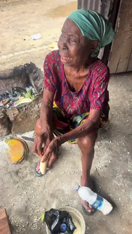 God abeg bless me 😭😭😭 am tired to see this tears 😭😭😭😭🙏🙏#500kviews #helpmygrandma #fypシ゚viral🖤tiktok #vairal #vairal 