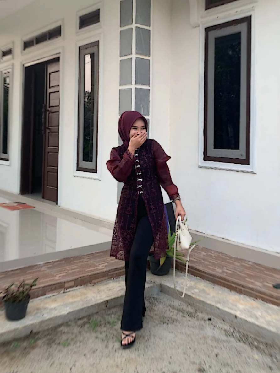 cantik banget emang ini tunik#tunikbrukat #tunikkekinian #burgundy #bajukondangan #fypforyou #belitangokutimur #belitangpride #fypシ゚ 