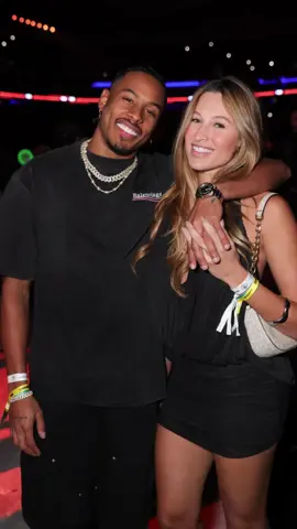@Paulo André 🏁 @Thays Andreata curtindo o show do Sorriso Maroto agarradinho, no Allianz Parque, em São Paulo,  👩‍❤️‍👨 #fypp #tiktokviral #fypp #lindo #amor❤️ 