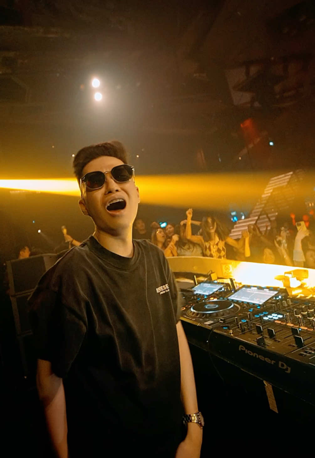 Is this the biggest Asian dance song of 2025? 🧐 @THE INFAMOUS #djremix #edm #clubbing #我的好兄弟  @Ezra Hazard 