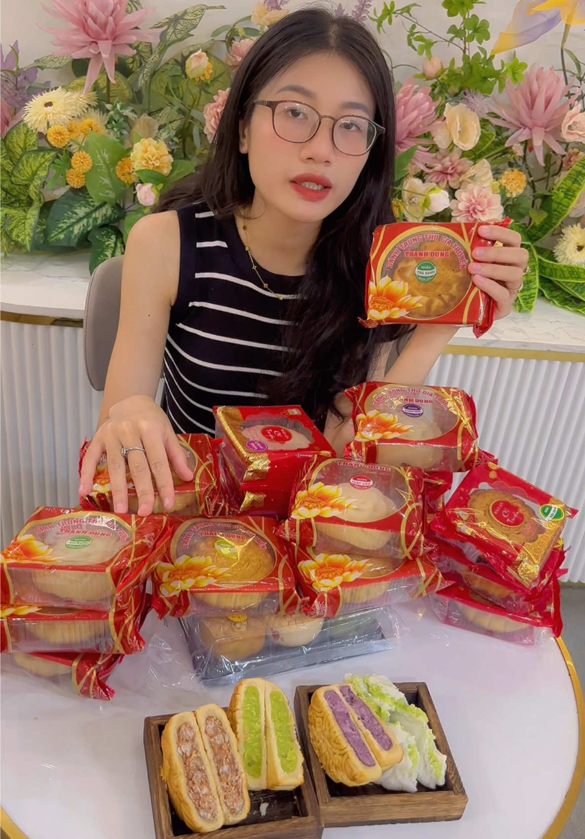 Tri ân mua 10 tặng 1 bánh nữa nha mn😍😍#xuhuong #huyenbanhtrungthu #combo #banhtrungthu #banhtrungthutruyenthong #banhtrungthuthanhdung #food 