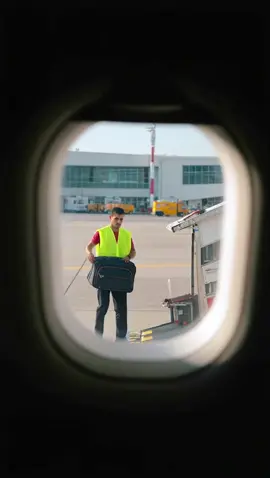 An airport worker, clearly fed up while unloading luggage, suddenly snapped — threw a suitcase to the ground and started jumping on it in frustration. A girl filming from the plane window couldn’t hold back her laughter. Quality service at its peak! #crash #funny #ai #fail #airplanes         
