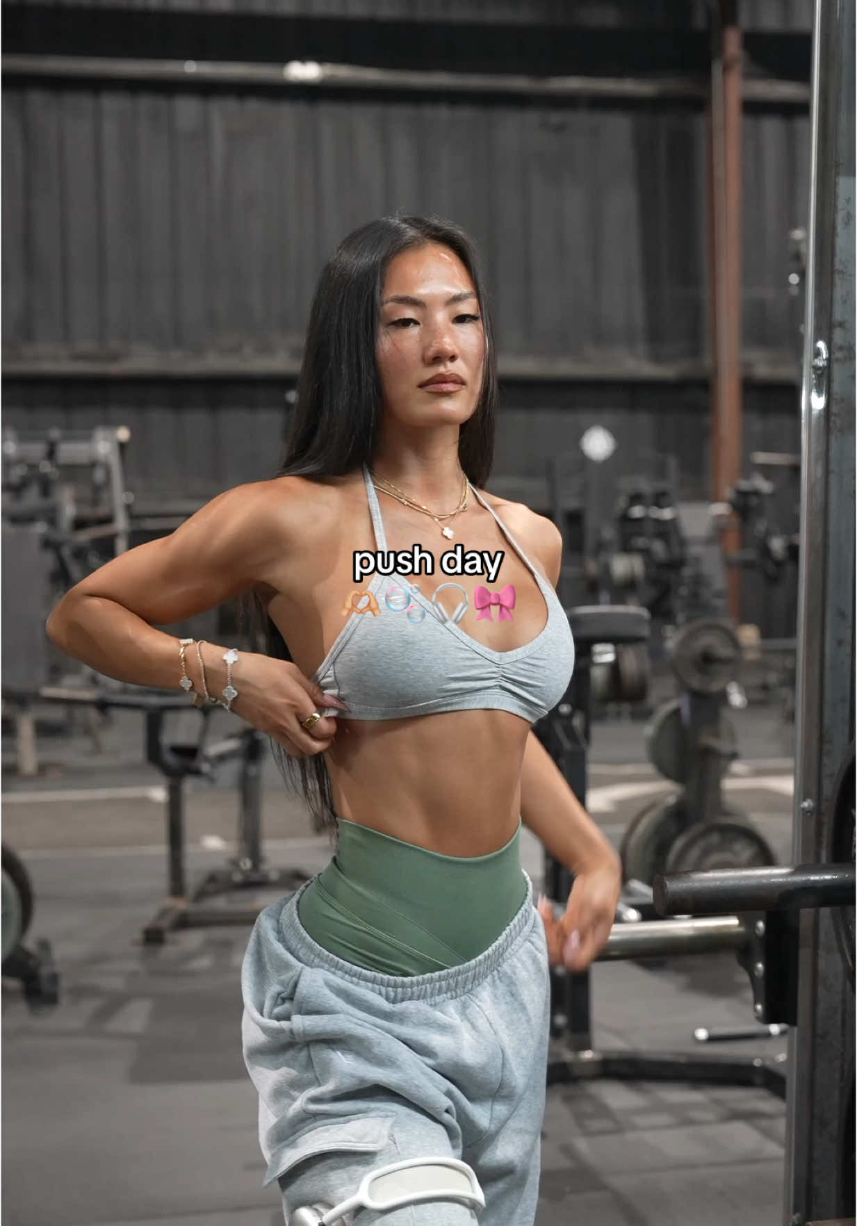 @Alive App app push day >>> #gymmotivation #workoutroutine #fitnessmotivation #pushworkout #upperbody #fyp #GymTok 