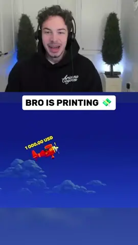 Bro is actually PRINTING #game #plane #avia #streamer 