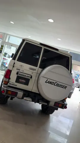 Disponible!!  El macho q todos desean año 2021 con solo 3400 klm  . #motorescoloniatovar #toyota #landcruiser #lc76 
