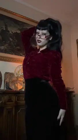 A little closer🖤 #goth #gothgirl #altgirl #vampiregoth #gothicoutfit #OOTD #fyp #foryou #foryoupage #vampire 