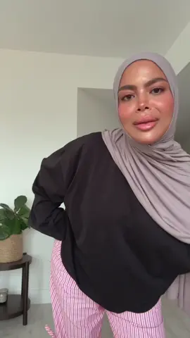 Comment composer la base d’un dressing minimaliste, partie 3 🧦 #pourtoii #mode #modestfashion #hijab #minimalist 
