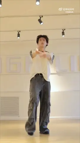 ziyu update weibo dance bite me by enhypen  #ziyu #revengedlove #enhypen #chineseboy #dancer #tianxuning #foryou #fyppppppppppppppppppppppp 