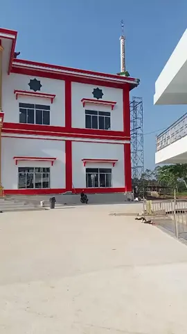 masjid babussalam yg di bangun oleh salah satu mualaf H.ahong..yg terletak di jalan lintas muara Bungo Padang...sangat nyaman untuk para musafir untuk beristirahat#mualaf infonesia