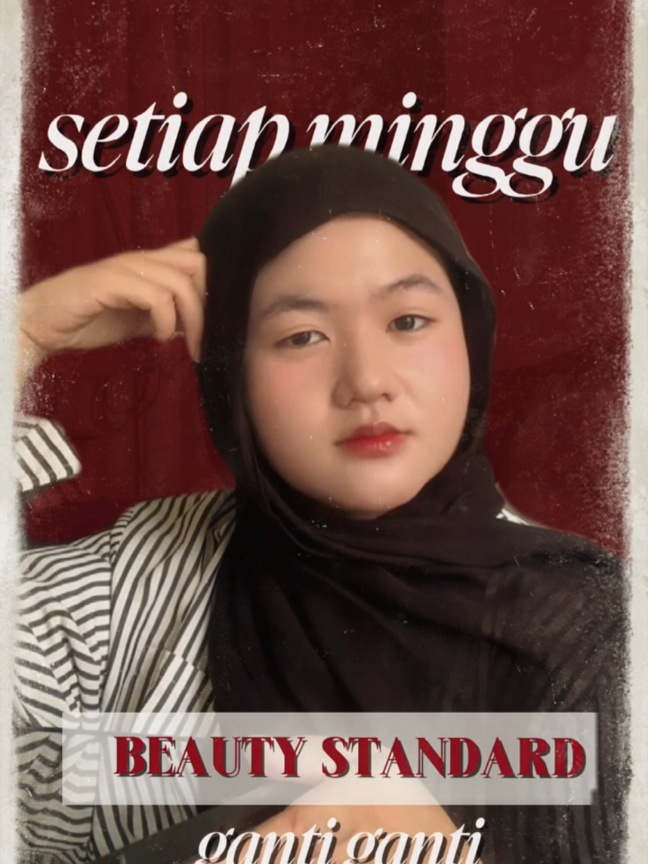 Tau ga sih, beauty standards tuh berubah terus, guys 💋 Dulu pipi tirus ideal, sekarang pengen yang chubby lucu 🤏 Dulu kulit mau yang sawo matang, sekarang pengen putih kayak salju ❄️ So, why are we still insecure when the “ideal” itself keeps shifting? 🙃 You’re not the problem, the standard is. Self-love is timeless. 💫 Kalo gue sih... mending jadi versi gue yang terbaik ❤️‍🩹 #CantikVersiGue #EdgyBeautyTalks #loveyourselffirst  #beautystandards #selflove #gatauberita 