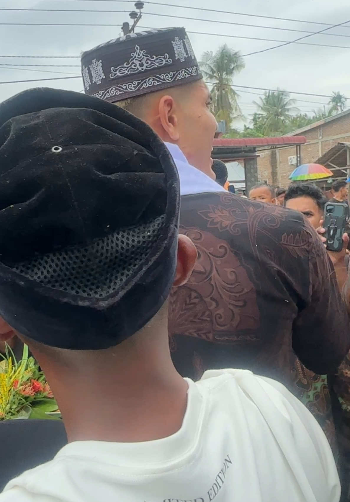 Aisar Khaled Acara pajoeh sikameng di rumah usaka#uska #aisarkhaledd #keluargauska 