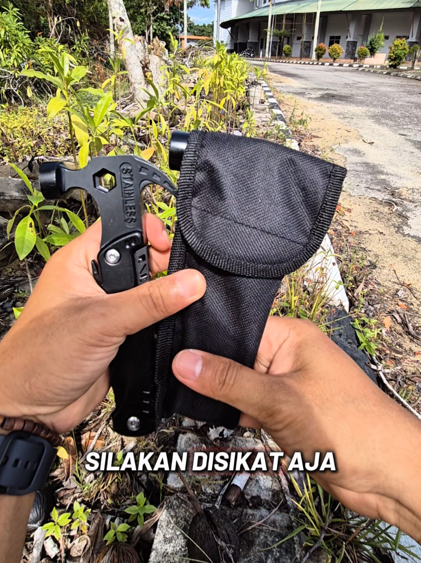 Palu Multifungsi yang terbuat dari bahan STAINLESS antikarat secakep ini harganya dibawah 150k.. Lengkap banget dan bahan solid.. Gaskeun dikeranjang! #paluportable #pisauviral #10in1 #alattukang #multitool #pisausurvival #pisaukeren 