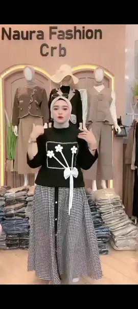 Vineta One Set - Setelan Rok Kotak dan Atasan Lembut #SetelanOnesetWanita  #SetRokKotakAtasanCantik #OnesetWanitaTrendy 