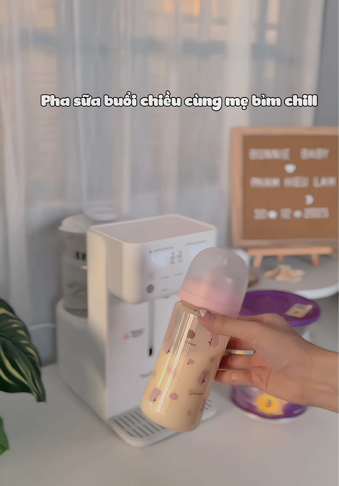 Pha sữa chill chill buổi chiều nà #maydunnuocphasua #maydunnuocphasuayunbaby #maybomnuocphasua #binhthuydien #nuoicontietkiem #mebimhiendai #fypシ゚ 