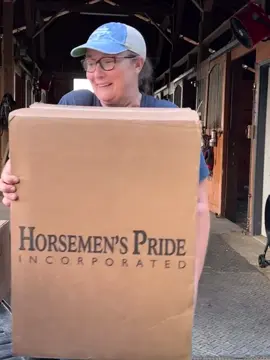 @Cristin - Stable Relationships posted the CUTEST unboxing!! #StableRelationships #HorsemansPride #Horsemanship #EquestrianTraining