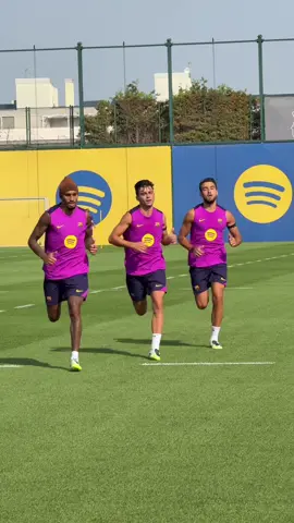 Tune out and run it out. 🙂‍↕️ #fcbarcelona #barçaontiktok 