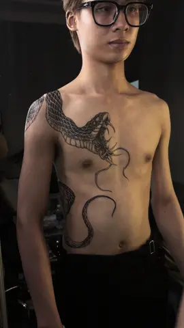 Hình xăm rắn cuốn người sinh viên cho em trai.  #fyp #tattoo #hinhxamran #snaketattoo 