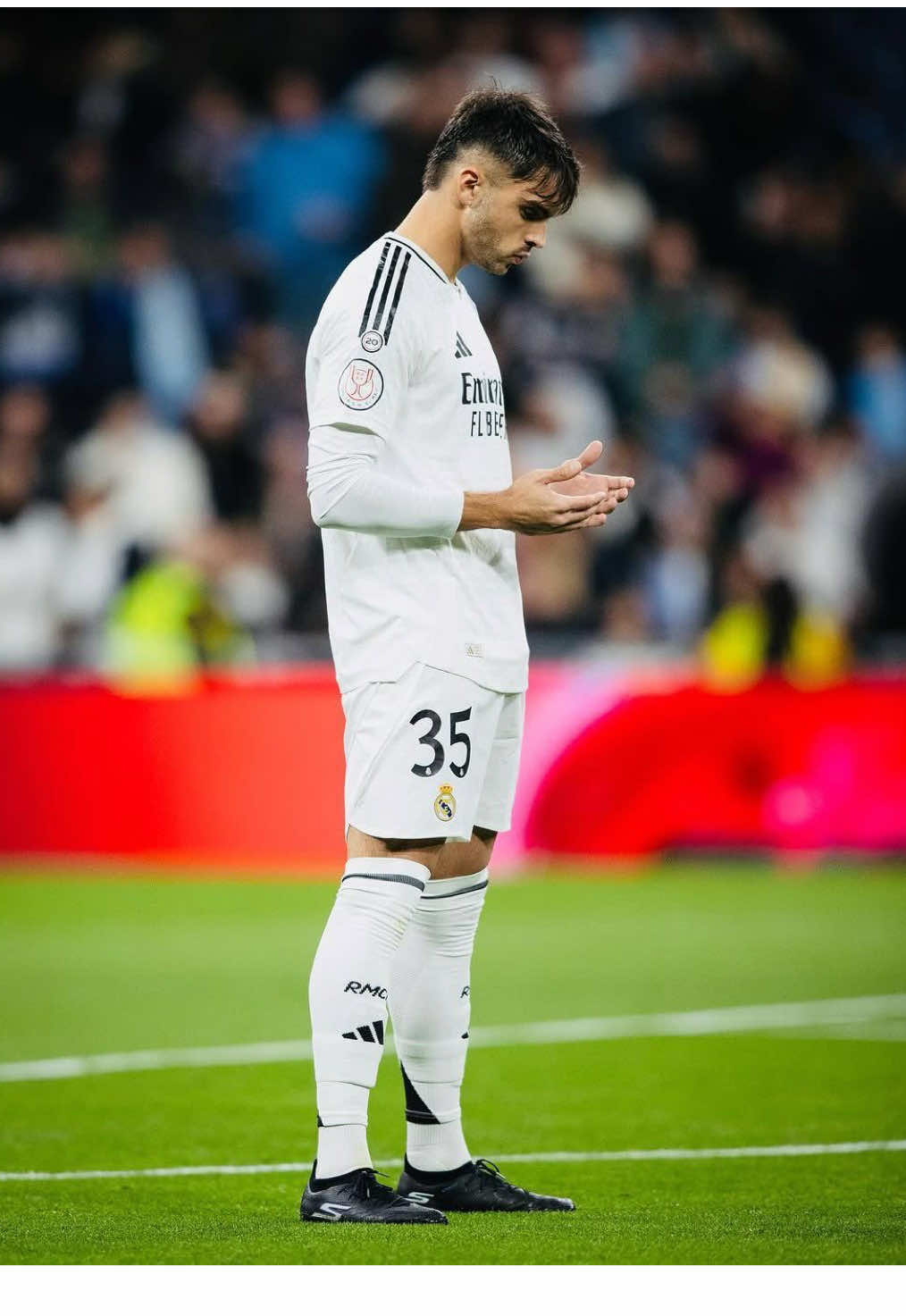 RA17. 🤍🦁 | #fyp #football #realmadrid #defender #centreback #cb #number #new #17 #season #player #sergioramos #raulasencio #cold #blowup #viral #tbiw #theboysinwhite 
