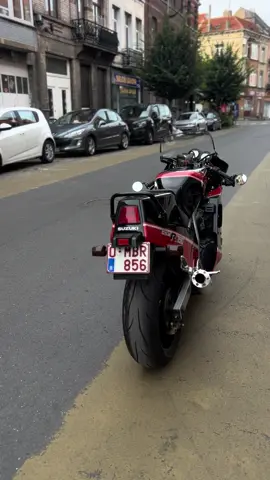 🫠🫠🫠🫠تصبب و دوب بهل جمال ❤️‍🔥 #suzukigsxr750 #طايرة #motorcycle #oldschool #fypシ #fypシ #suzukigsxr #bikerlife #foryourpage #🐺🥀 #vancehines #fypppppppppppppp #nightride 