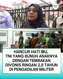 😭😭😭Hancur Hati Ibu. Tangis Ibu Pecah di Sidang TNI Pen3mb*k Anaknya: “Anakku Dit3mbak, Hanya Dihukum 2,5 Tahun⁉️ yang sipil aja 4 tahun.  Tangis Fitriyani, ibu dari MAF (13), pecah saat Majelis Hakim Pengadilan Militer I-02 Medan menjatuhkan vonis ringan kepada dua anggota TNI yang men3mbak m*t1 putranya. Kedua terdakwa, Serka Darmen Hutabarat dan Serda Hendra Francisco Manalu, hanya divonis 2 tahun 6 bulan penjara dan dipecat dari dinas militer. MAF, yang masih duduk di bangku SMP, tew45 setelah ditemb4k lima kali saat sedang dibonceng motor bersama temannya. “Anakku ditembak samp4i m*t1, tapi pelakunya cuma dihukum dua tahun setengah?” ucap Fitriyani dengan suara gemetar, matanya sembab menahan duka. Di ruang sidang, suasana sempat ricuh. Abang korban, Muhammad Ilham, dan mahasiswa yang mendampingi keluarga memprotes keras vonis hakim. Ilham bahkan mengaku dipvkuli saat menyuarakan keberatan atas vonis yang dianggap tidak adil. Bagi Fitriyani, kehilangan anak adalah luka yang tak akan sembuh. “Setiap malam saya masih berharap dia pulang sekolah. Tapi kenyataannya, dia pulang tinggal nama…,” lirihnya. Putusan hakim yang tak sesuai harapan keluarga kini menambah beban lvka yang belum pulih. Bagi Fitriyani, keadilan terasa semakin jauh, sementara anak semata telah pergi untuk selamanya.