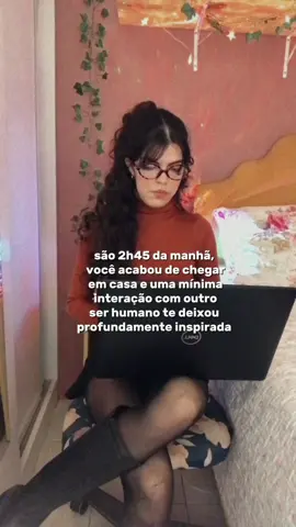 é isso que acontece quando você toca grama (você se inspira para escrever) 🗣✨ #escritacriativa #fyp #escrevendo #autoresnacionais #escritacriativa #inspiracao #escritora #escrevendo 