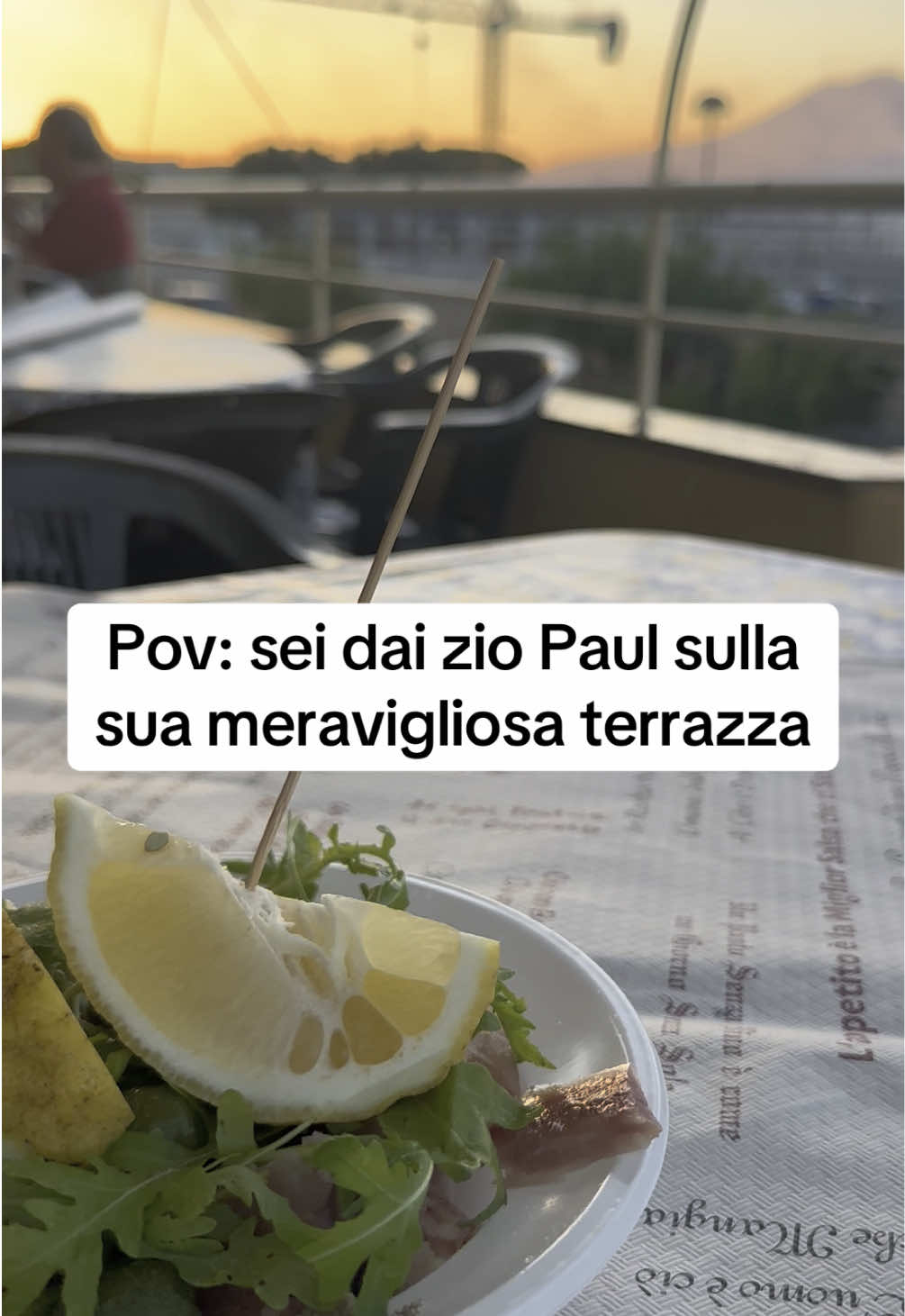 Pov: sei sulla terrazza di zio Paul 