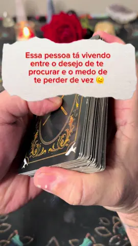 Tem alguém que tá completamente dividido entre dois impulsos muito fortes… De um lado, a vontade de te chamar, de se reaproximar, de não deixar essa história acabar assim. Do outro, o medo — medo de ser rejeitado, de ver que você seguiu, medo de se machucar ou de já ter te perdido pra sempre. Essa pessoa não fala. Não se mostra. Mas o coração dela tá vivendo essa tensão o tempo todo. #tarot #relacionamento #ex #tarotok #amordevolta #taro #tarotamor #umbanda 