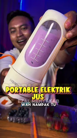 Senang la buat jus kat mana2 je lepas ni.. Mudah sangat dan ringan.. Tinggal cas je guys dah boleh guna..#portablejuicer #portablejuiceblender #portablejuicerviral #blender #jusblender 
