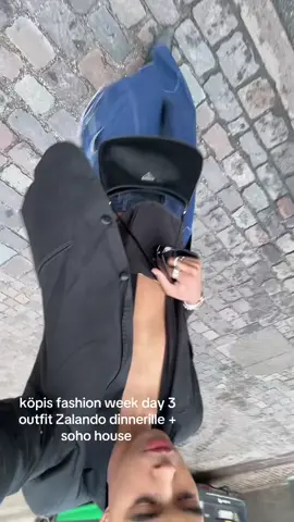 korsetti @<3 farkut Instagram @ ninadamljanovic #leevi #muotitiktok #suomitiktok #kööpenhamina #fashiontiktok #cphfw #cphfw25 #zalando 
