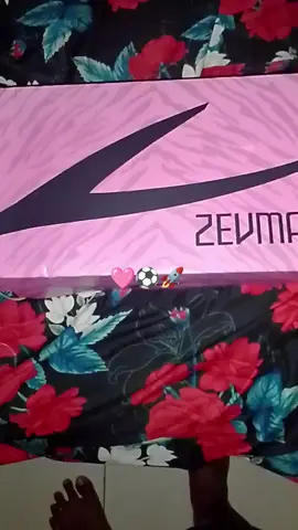 Senjata baru🤩@zevmaofficial #sepatu #futsal #zevma #zevmapink #pink #fyp 