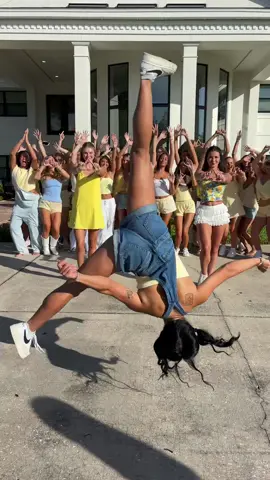 SQUEEZE you soon!! 🍋🍋 #recruitmenttok #ucftridelta #tridelta #sorority #ucfpanhellenic #ucf #rushtok #rushtok2025 #sororityrecruitment 