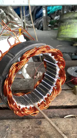 Gulung ulang stator Altenator ac bus denso 24v. masih belom bisa rapi seperti para suhu. #isuzu #elf #bengkeldinamo #rewindingmachine #bengkeldinamomobil #mekaniktiktok #motorlistrik #pabrik #hino #mitsubishi #canter #ps135 #pantura 