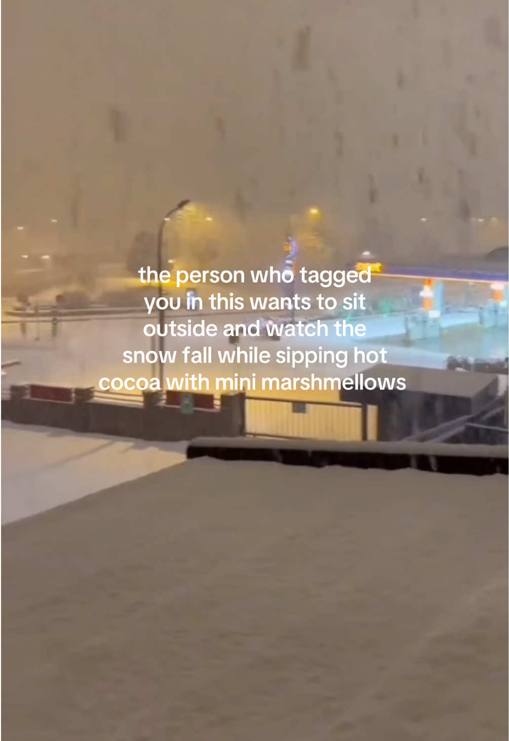 Who are you enjoying a snowy december night with!!? #ChristmasNostalgia #christmas #christmascountdown #winter #whitechristmas #christmastok 