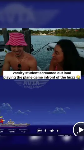 varsity student screamed out loud playing the plane infront of the huzz 😂😭 #fypシ゚ 
