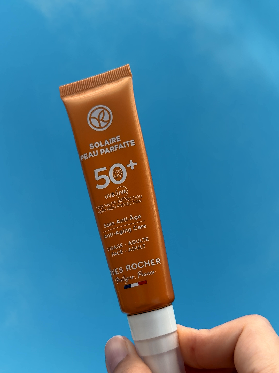Sai cosa rende un solare davvero wow? 🌞 ✨ Texture leggera 🌿 Attivi vegetali 💚 Rispetto per la pelle e per il mare  Scopri i Solari Yves Rocher e vivi la tua estate senza pensieri! #YvesRocherItalia  #Solari #SPF #Estate #Skincare #ProtezioneSolare
