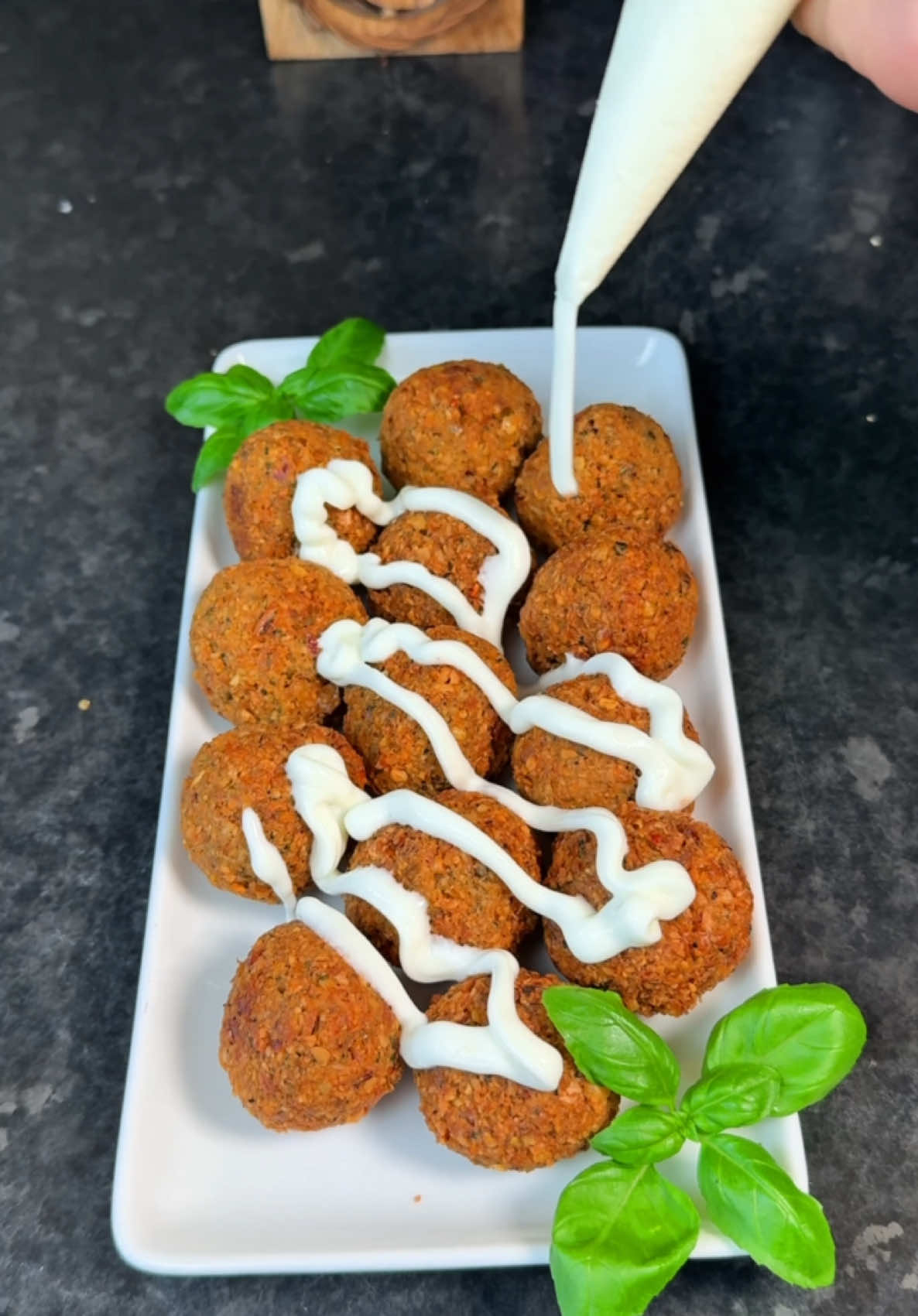 Falafel 😍 #falafel #middleeastern #falafellovers #easymeal #chickpearecipe #chickpeas #channa #crispy #fry #snack #tiktoktrend #for #tiktokviral #cookingtales11 
