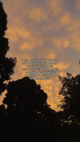 “Tak semua yang kita rasa, patut ada harapan.” 💫 #fyp #fypmalaysia #katakata #sakit #kecewa #luka #deepquote #ayatsedih   #voiceovertiktok #videosedih #quotesmalaysia #hati #rasa #kisahkita   #patahhatimoveon #sunyi #ayatmakanDalam #kisahbenar #relate