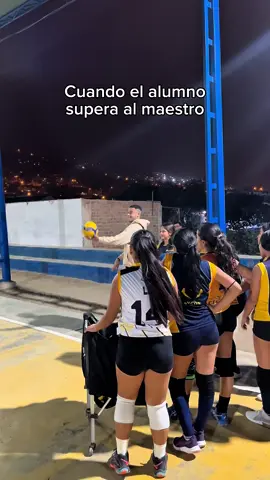 Le ganaron al profe, pero se olvidaron que él también pone los castigos 😅🔥 #VoleyConHumor #DeportivoMiguelGrau #Matadorcitas #EntrenoConSorpresa #fyp #fyppppppppppppppppppppppp 